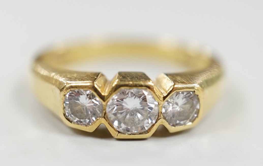 A modern 18ct gold and collet set three stone diamond ring, size M/N, gross weight 5 grams.